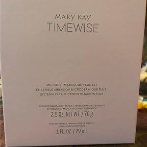 BRAND NEW Microdermabrasion Plus Set from Mary Kay! The price is firm.